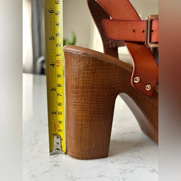 Like New Limelight Women’s Platform Sandal - Picture 10 of 14